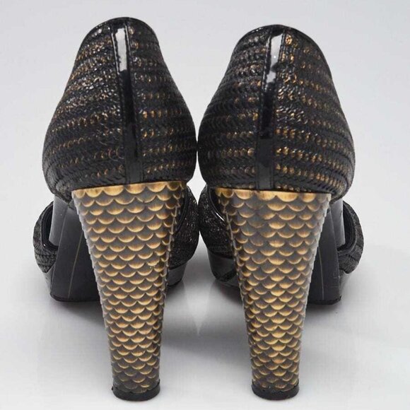 Chanel Black Snakeskin/Patent Leather Cap Toe Pumps Size 6/36.5 - Picture 5 of 5